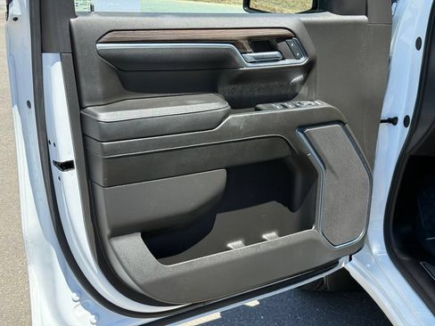 Used 2024 Chevrolet Silverado 1500 LT AWD/4WD image 16