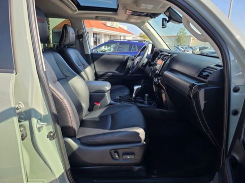 Used 2022 Toyota 4Runner TRD Off-Road Premium AWD/4WD image 10