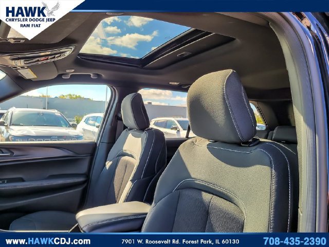 Certified 2025 Jeep Grand Cherokee Laredo X w/ Luxury Tech Group I AWD/4WD image 10