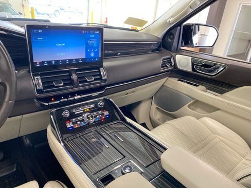 Used 2023 Lincoln Navigator Black Label image 13