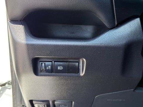 Used 2025 Toyota RAV4 XLE FWD image 15