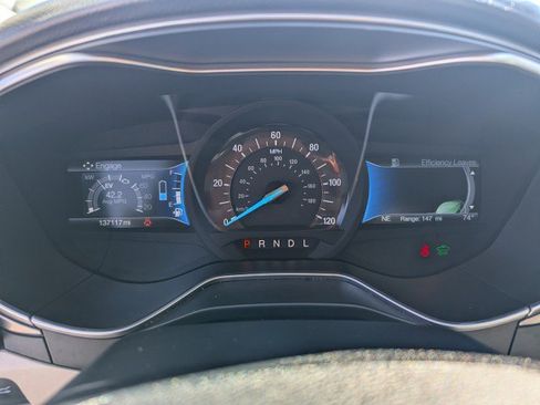 Used 2017 Ford Fusion SE FWD image 16