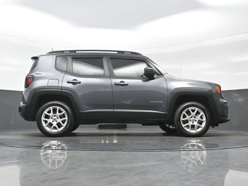 Used 2022 Jeep Renegade Latitude AWD/4WD image 31