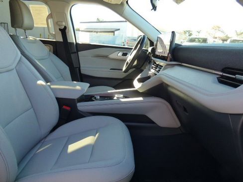 New 2026 Ford Explorer Active image 14