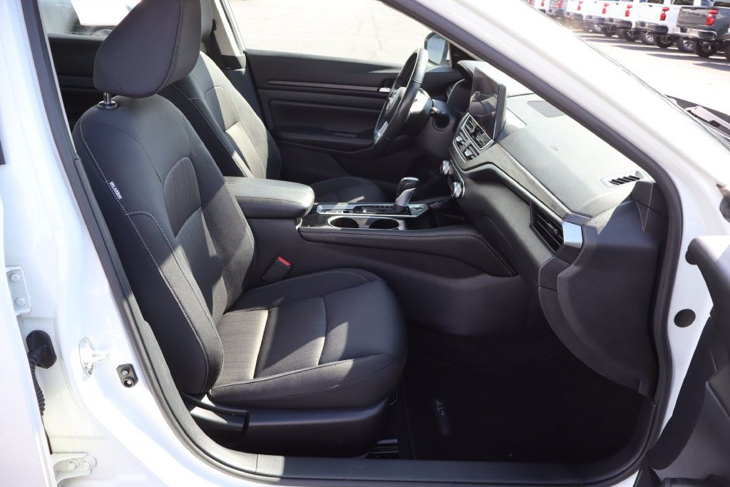 Used 2024 Nissan Altima 2.5 SV w/ SV Premium Package FWD image 22