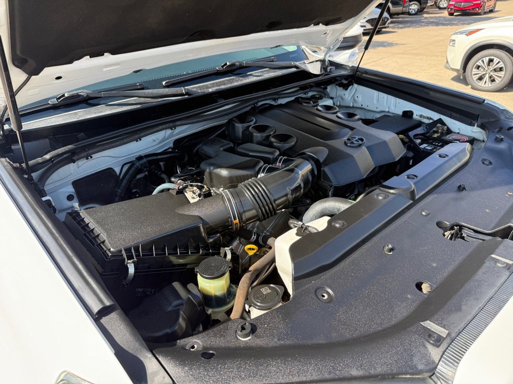 Used 2017 Toyota 4Runner SR5 AWD/4WD image 37