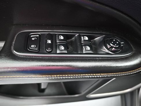 Used 2017 Jeep Compass Latitude w/ Safe & Security Group AWD/4WD image 14