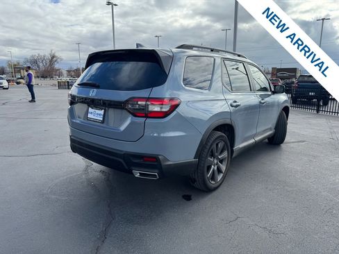 Used 2025 Honda Pilot Sport image 7