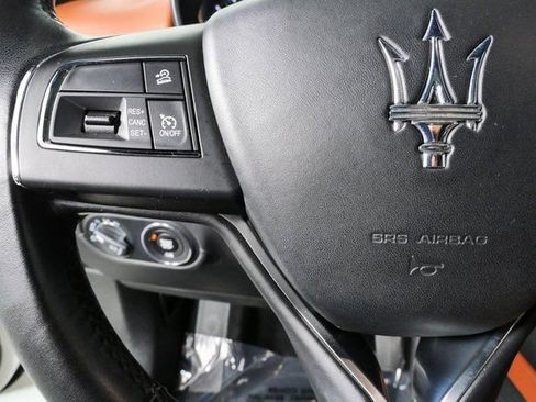 Used 2017 Maserati Levante w/ Luxury Package AWD/4WD image 11