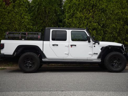 Used 2022 Jeep Gladiator Sport AWD/4WD image 7