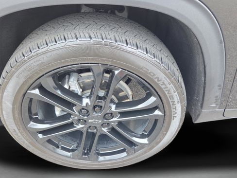 Used 2025 Chevrolet Traverse LT w/ Driver Confidence Package FWD image 28