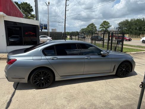 Used 2022 BMW 750i xDrive w/ M Sport Package image 6