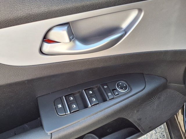 Used 2023 Kia Forte LXS FWD image 17