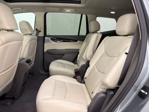 Used 2023 Cadillac XT6 Premium Luxury FWD image 23