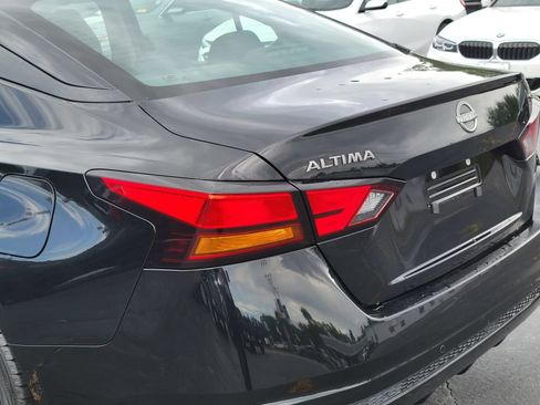Used 2024 Nissan Altima 2.5 SV FWD image 12