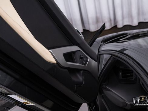 Used 2012 Lamborghini Aventador LP 700-4 image 33