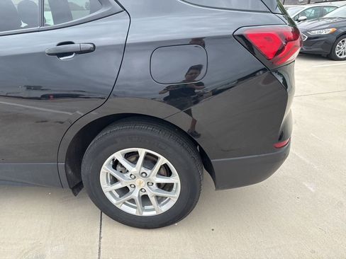 Used 2024 Chevrolet Equinox LS w/ LS Convenience Package image 3