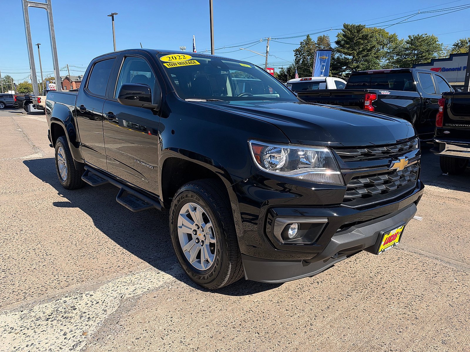 Used 2022 Chevrolet Colorado LT w/ Safety Package AWD/4WD image 4