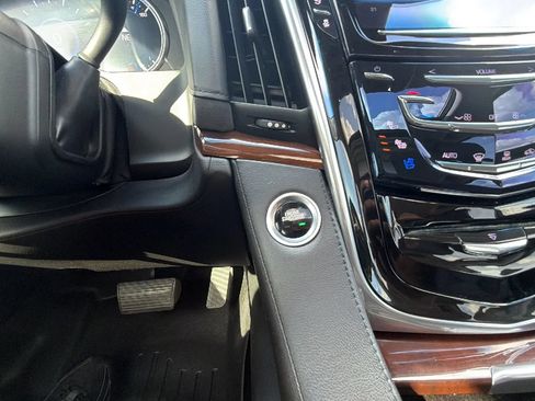 Used 2019 Cadillac Escalade ESV Premium Luxury AWD/4WD image 95