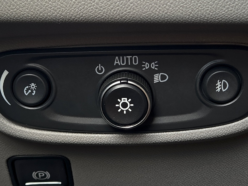 Used 2024 GMC Terrain SLT FWD image 17