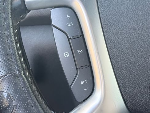 Used 2014 Chevrolet Traverse LT FWD image 16