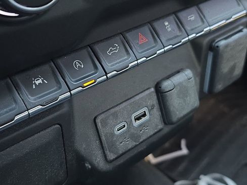 Used 2024 Chevrolet Silverado 1500 Custom image 21