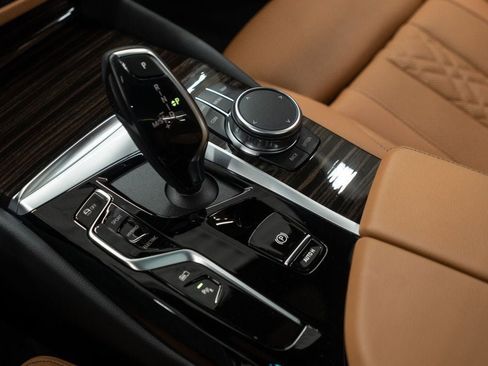 Used 2023 BMW 530e xDrive w/ Premium Package image 19