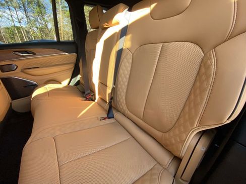 New 2025 Jeep Grand Cherokee Summit image 10