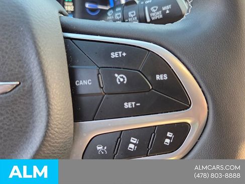 Used 2024 Chrysler Pacifica Limited FWD image 20