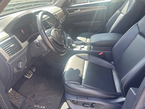 Used 2019 Volkswagen Atlas SEL R-Line AWD/4WD image 9