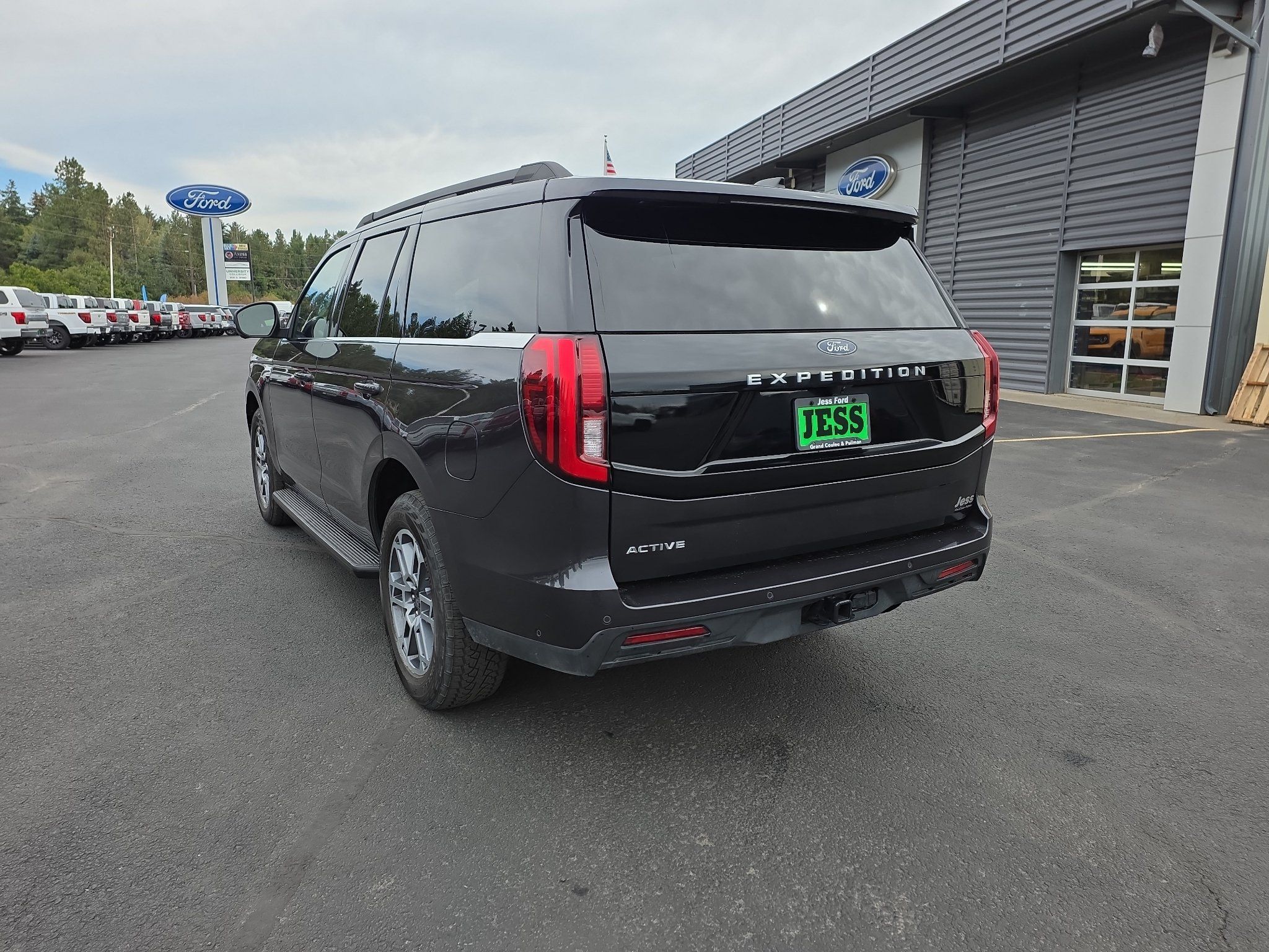 Used 2025 Ford Expedition Active AWD/4WD image 21