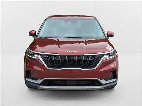 Used 2024 Kia Carnival EX image 2