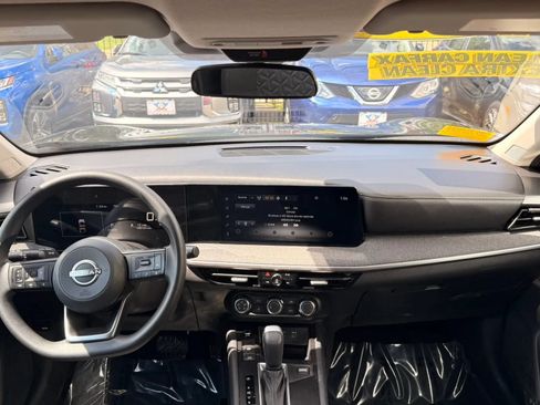 Used 2025 Nissan Kicks SV FWD image 15