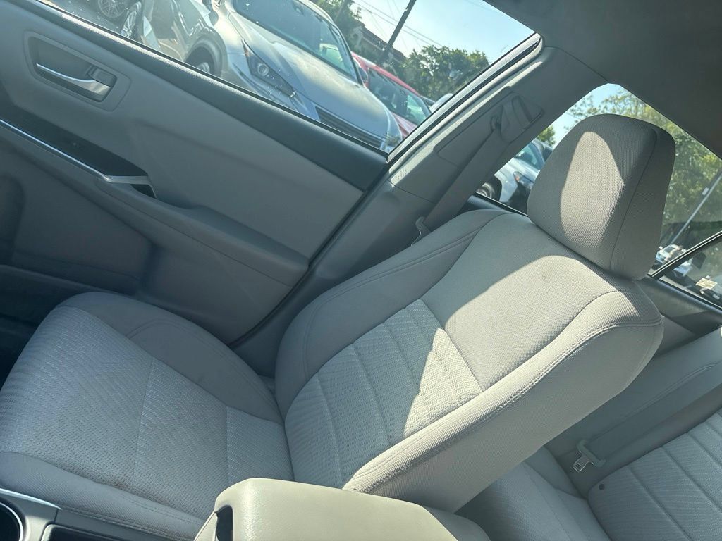 Used 2017 Toyota Camry LE FWD image 14