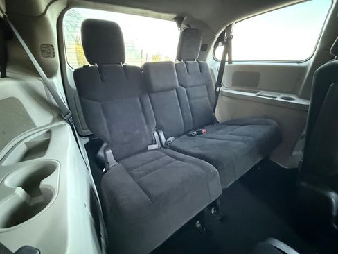 Used 2016 Dodge Grand Caravan SXT image 12