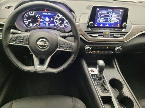 Used 2025 Nissan Altima 2.5 SV FWD image 22