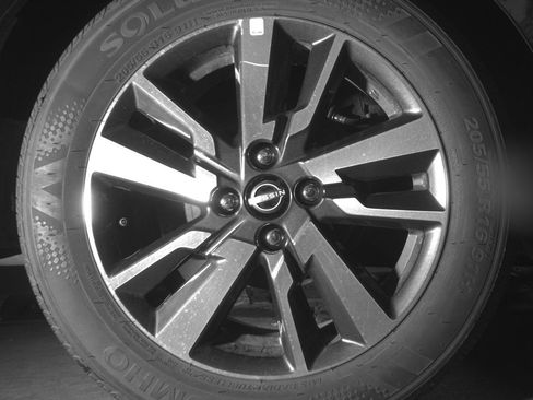 Used 2025 Nissan Versa SV FWD image 15