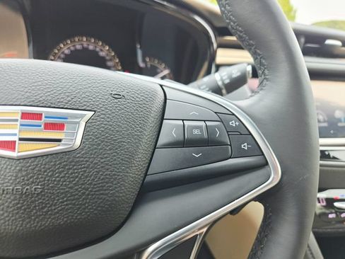 Used 2017 Cadillac XT5 Luxury w/ Driver Awareness Package FWD image 23