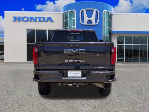 Used 2024 GMC Sierra 3500 Denali Ultimate AWD/4WD image 4