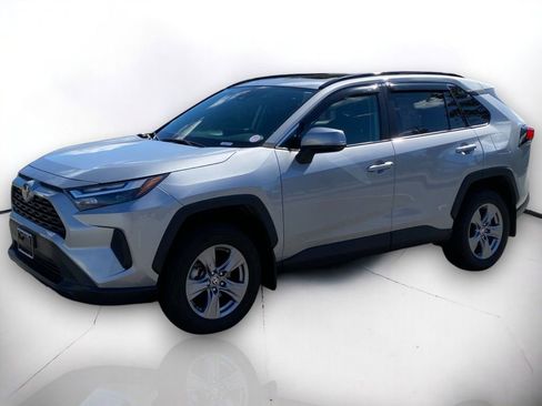 Used 2024 Toyota RAV4 XLE w/ Convenience Package image 2
