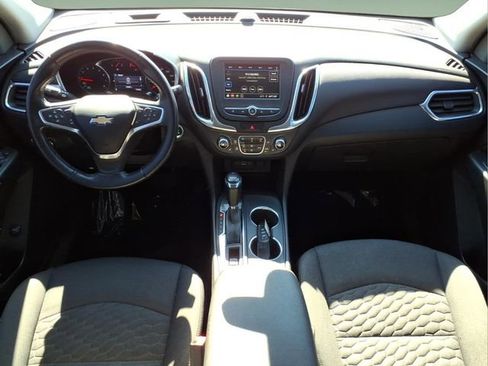 Used 2019 Chevrolet Equinox LT w/ Driver Convenience Package image 10