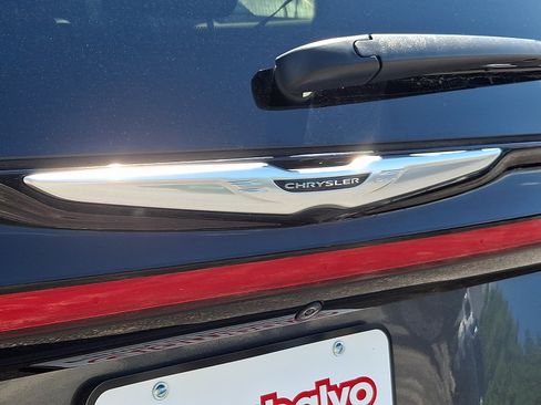 Certified 2023 Chrysler Pacifica Touring-L FWD image 31