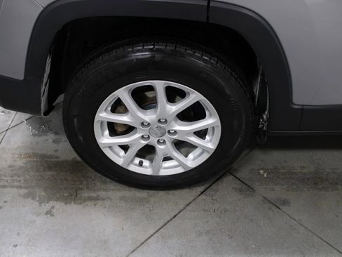 Used 2018 Jeep Cherokee Latitude image 13