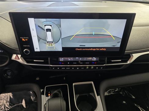 Used 2025 Toyota Sienna Platinum image 22