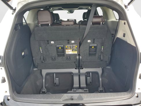 Used 2021 Toyota Sienna Platinum AWD/4WD image 9