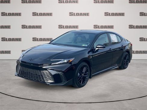 Used 2026 Toyota Camry SE image 1