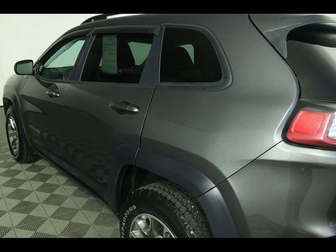 Used 2022 Jeep Cherokee Trailhawk image 15