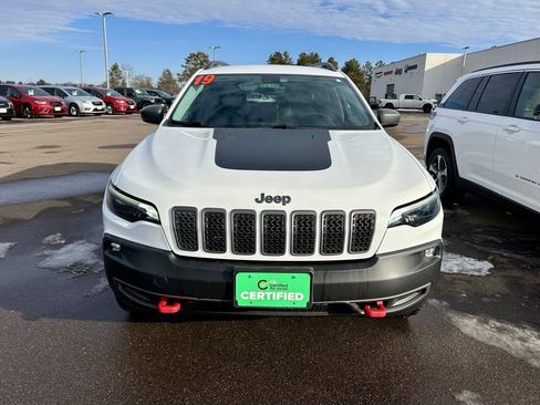 Used 2019 Jeep Cherokee Trailhawk image 9