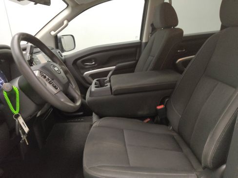 Used 2018 Nissan Titan SV RWD image 17