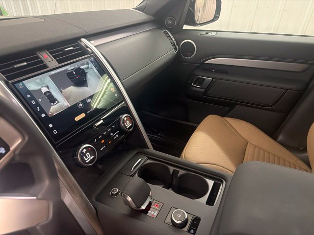 Certified 2025 Land Rover Discovery Dynamic SE AWD/4WD image 33